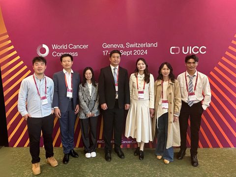 与参加WCC会议的中国医生合影.jpg